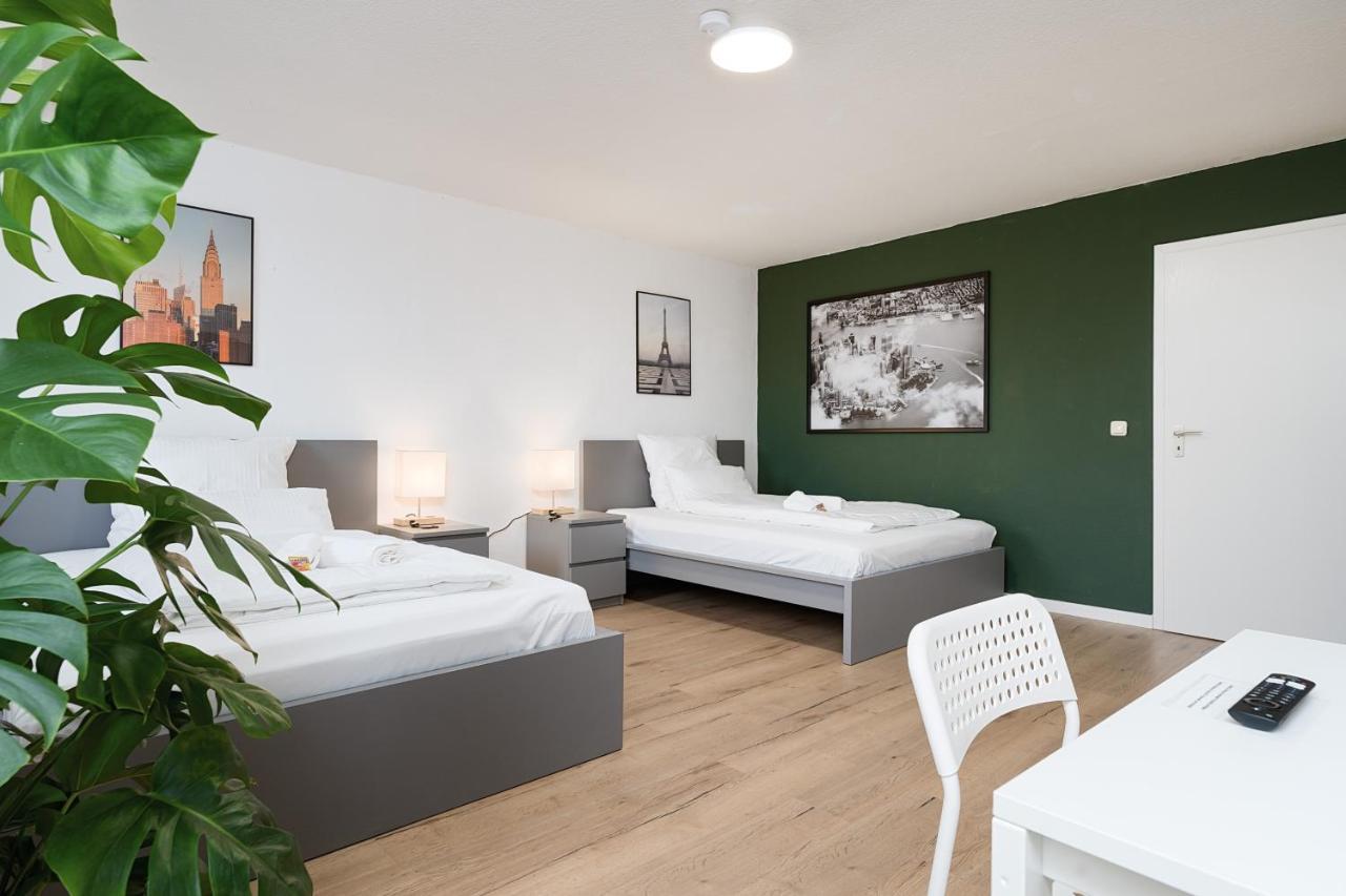 Einfach Aber Sehr Komfortabel - Wohnung Fuer 6 Personen - 2Xwc - Grupen, Messe, Monteure, Studenten - Voll Ausgestattet - 6 Betten 140X200Cm Hochwertig, 3 Smart-Tv 55 Zoll Netflix, 1000 Mbit Wlan, Voll Ausgestattete Kueche Duisburg Exterior foto