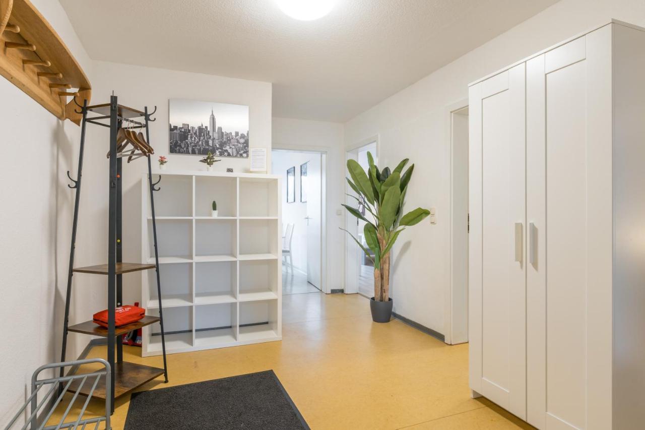 Einfach Aber Sehr Komfortabel - Wohnung Fuer 6 Personen - 2Xwc - Grupen, Messe, Monteure, Studenten - Voll Ausgestattet - 6 Betten 140X200Cm Hochwertig, 3 Smart-Tv 55 Zoll Netflix, 1000 Mbit Wlan, Voll Ausgestattete Kueche Duisburg Exterior foto