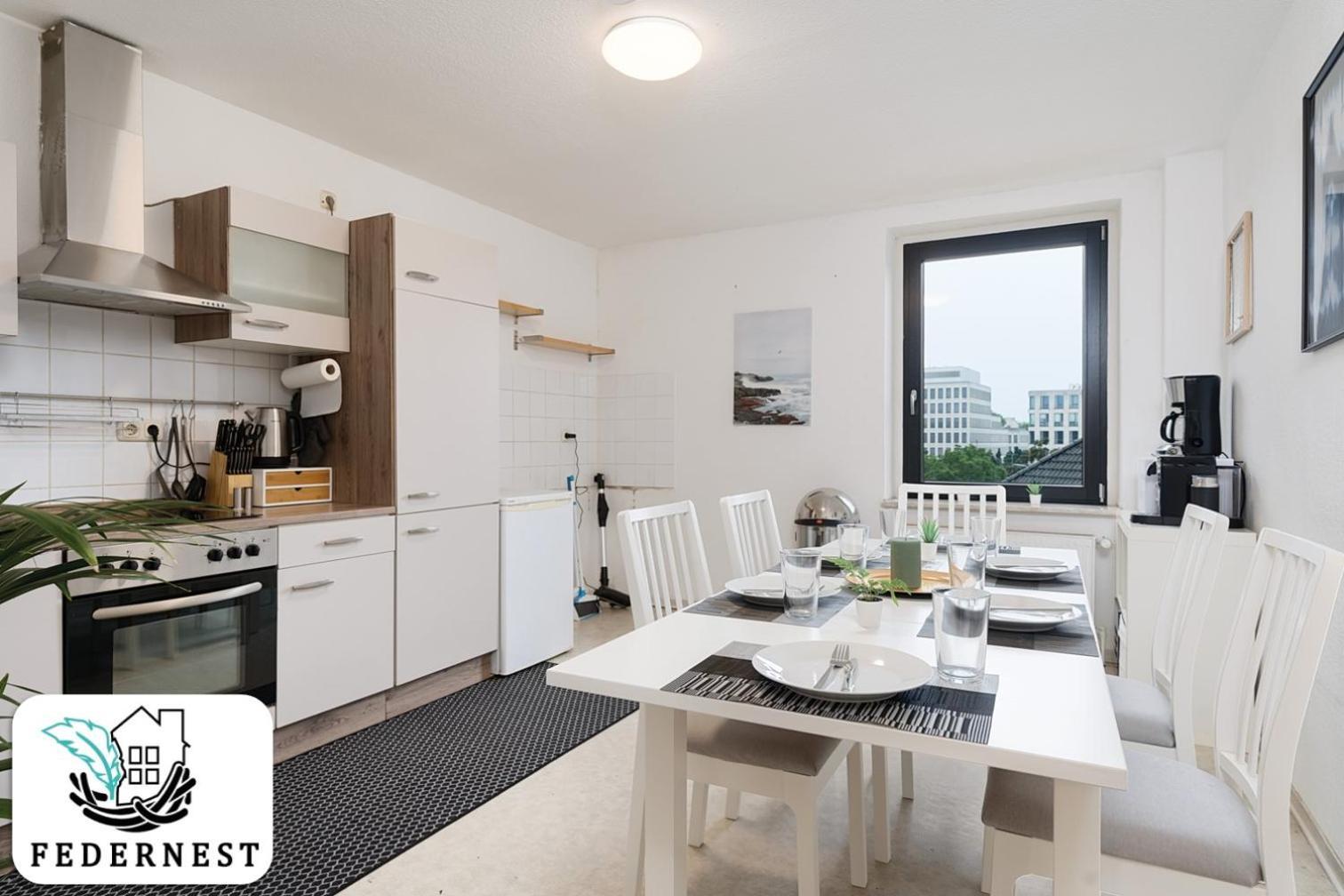 Einfach Aber Sehr Komfortabel - Wohnung Fuer 6 Personen - 2Xwc - Grupen, Messe, Monteure, Studenten - Voll Ausgestattet - 6 Betten 140X200Cm Hochwertig, 3 Smart-Tv 55 Zoll Netflix, 1000 Mbit Wlan, Voll Ausgestattete Kueche Duisburg Exterior foto